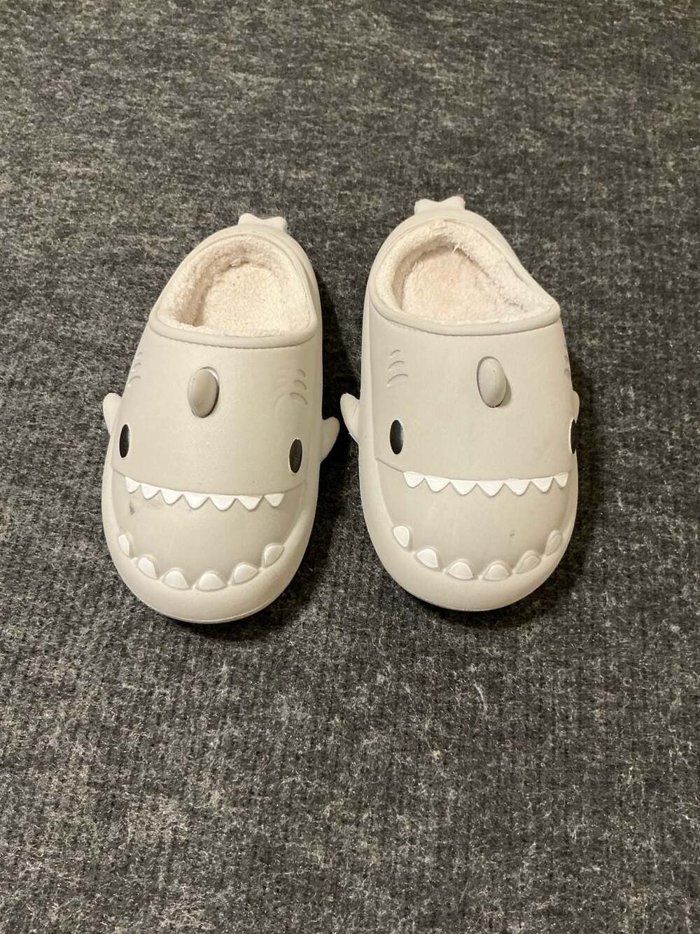 Crayon Friends Shark Slippers Womens Size 36-37 Gray Fleece Lined